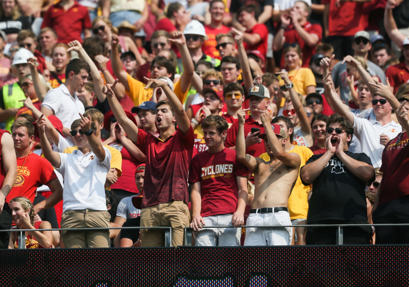 091121-qc-spt-iowa-isu-fball-018